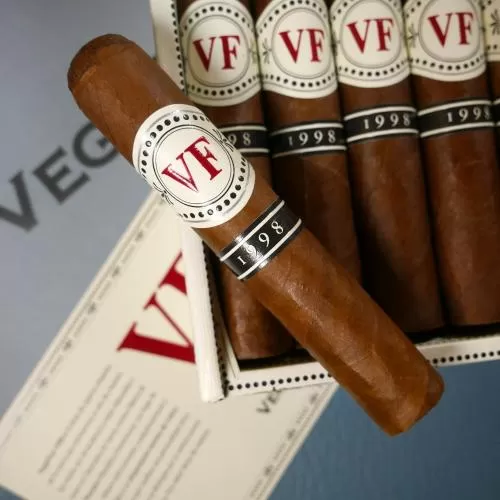Vegafina 1998 50 Short Robusto (Open)